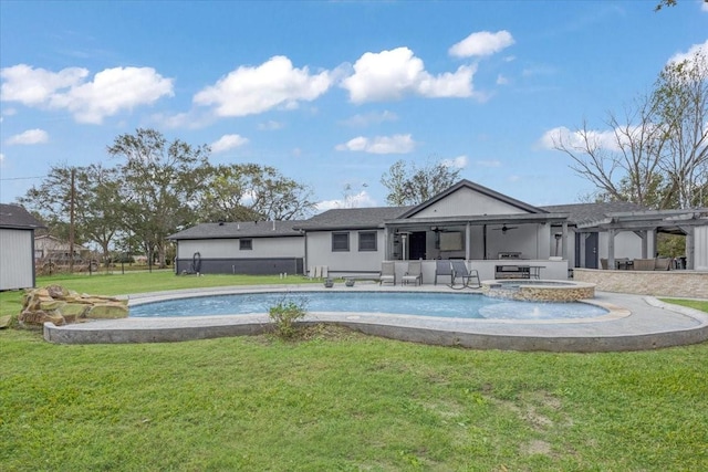 view of pool featuring an in ground hot tub, a yard, ceiling fan, and a patio area