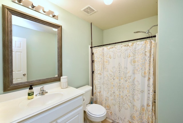 bathroom featuring a shower with shower curtain, vanity, and toilet