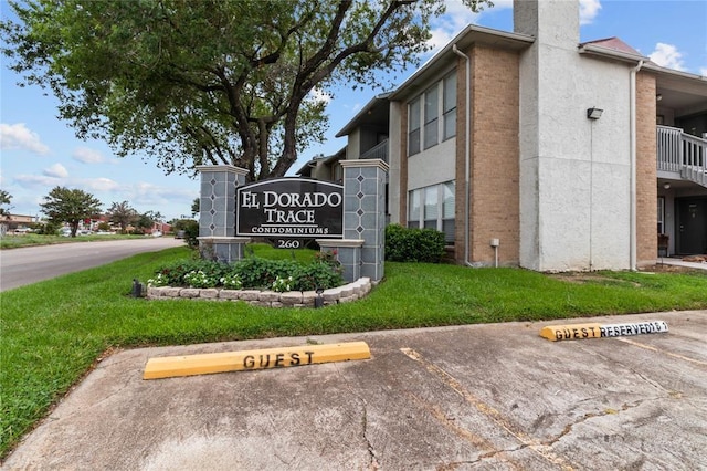 view of community / neighborhood sign