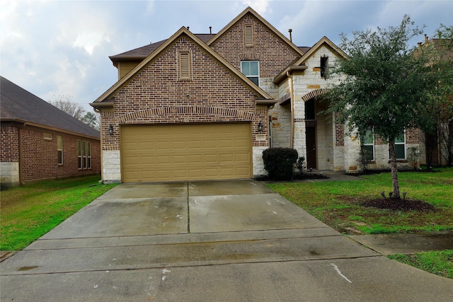 view of front facade featuring a front lawn