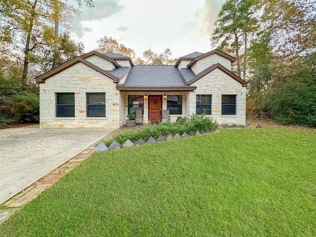 view of front facade with a front yard and a porch