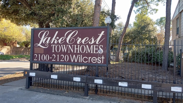 view of community / neighborhood sign