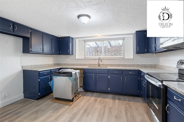 kitchen featuring dishwasher, electric stove, sink, blue cabinets, and light hardwood / wood-style floors