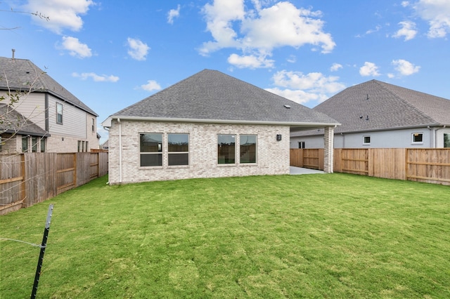 back of house featuring a lawn