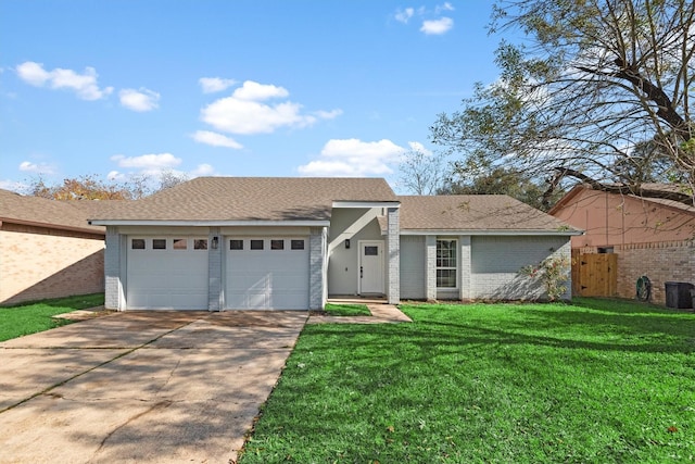 view of front of property featuring a front yard and a garage