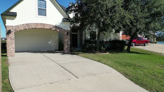 view of front of property featuring a front yard and a garage