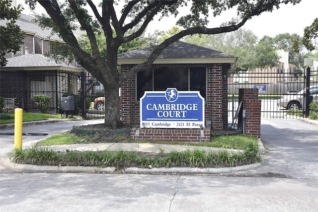 view of community / neighborhood sign