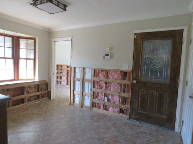 entryway featuring ornamental molding