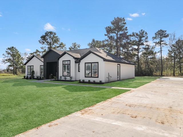 single story home with a front yard