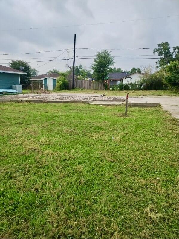 Listing photo 2 for 3304 Bond St, Pasadena TX 77503