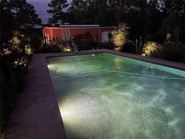 view of pool at dusk