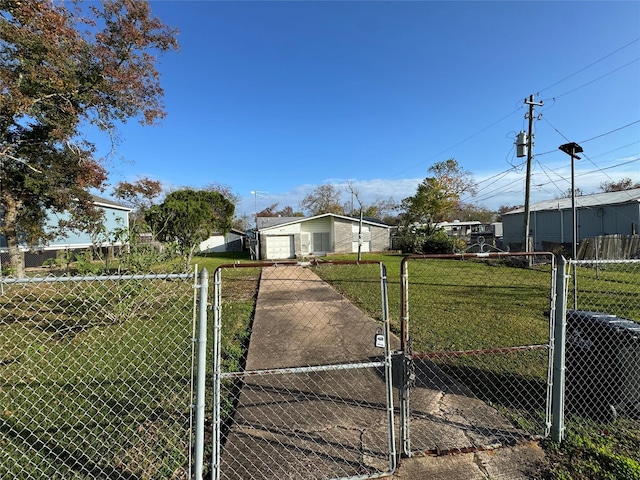 view of front facade with a front lawn