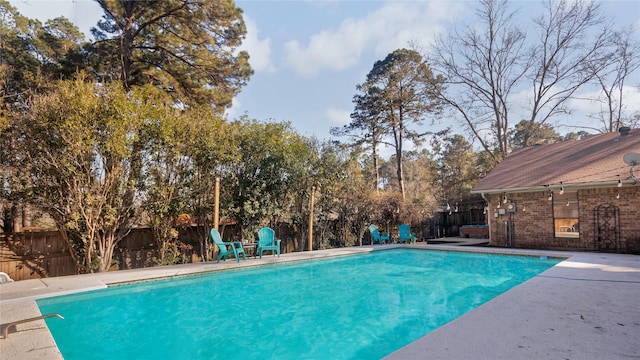 view of swimming pool