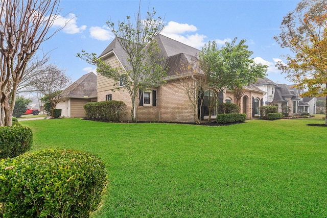 view of side of property featuring a yard