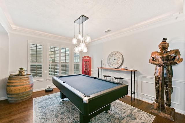 playroom with crown molding, dark wood-type flooring, a textured ceiling, and billiards