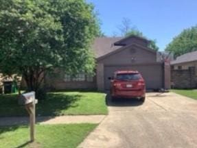 single story home featuring a front lawn