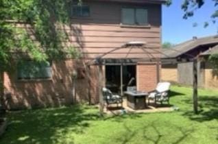 back of house featuring a lawn