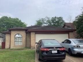 view of front facade with a garage and a front yard