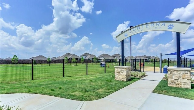 view of property's community featuring a lawn