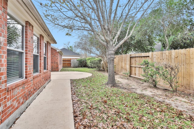 view of yard with a patio