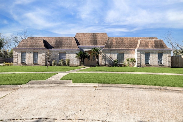 view of front of property with a front lawn