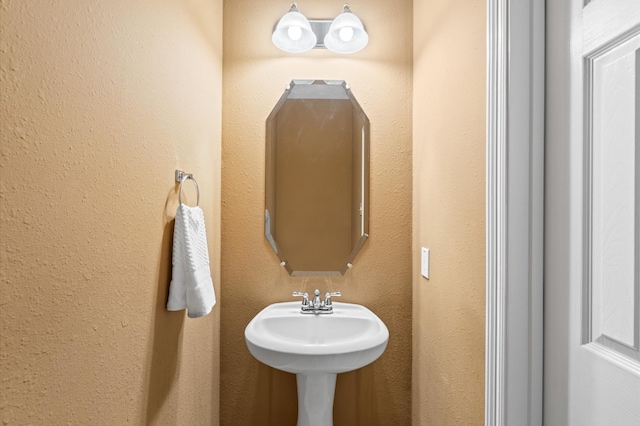 bathroom featuring sink