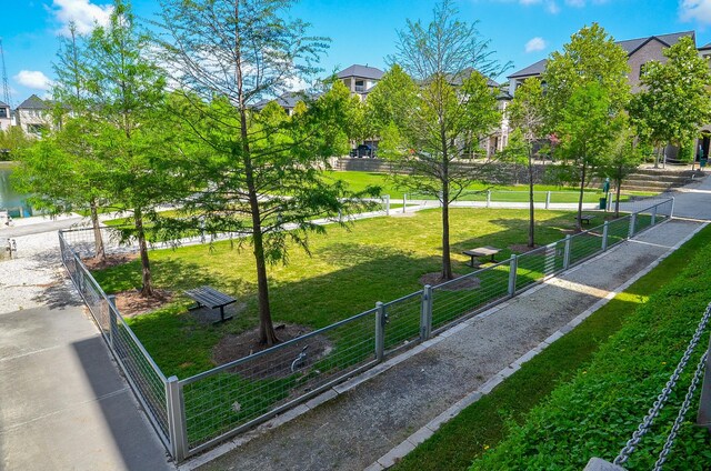 view of property's community featuring a lawn