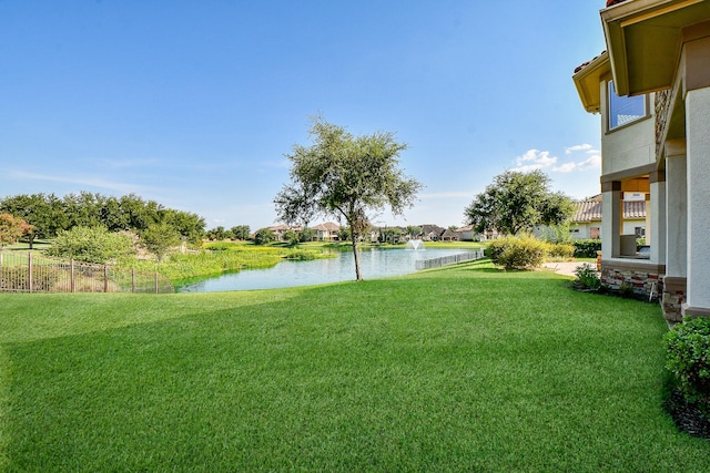 view of yard featuring a water view