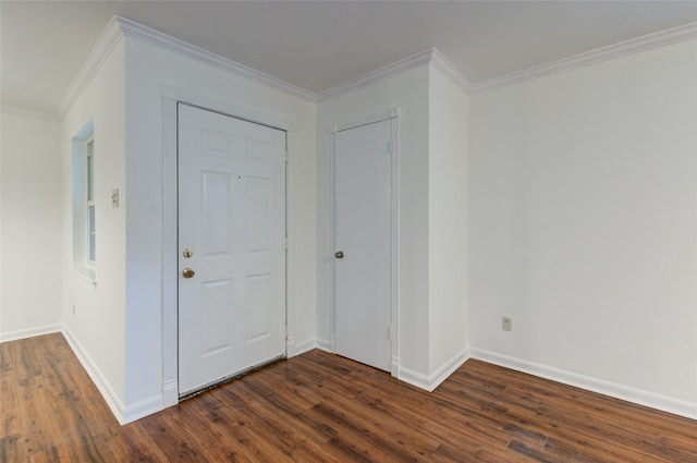 entryway with dark wood-type flooring and crown molding