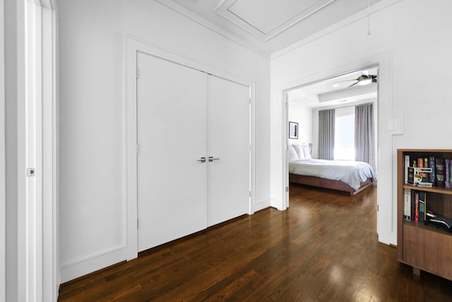 unfurnished bedroom with dark wood-type flooring and a closet