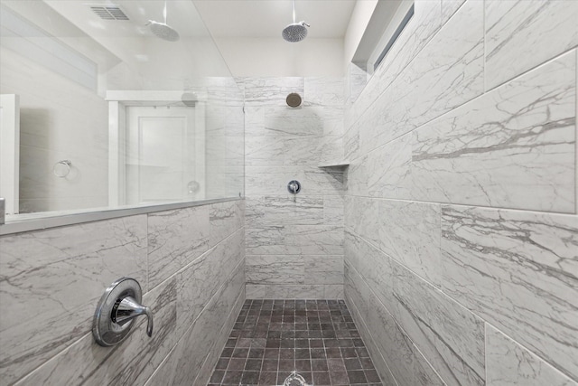 bathroom featuring tiled shower