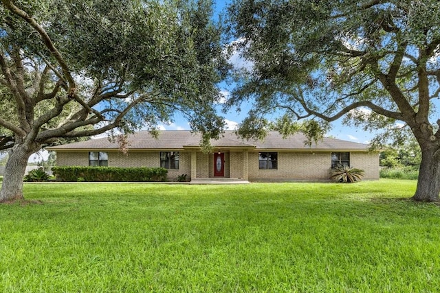 ranch-style home featuring a front yard