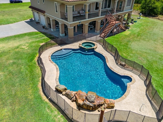 view of pool featuring a patio area, a yard, and an in ground hot tub