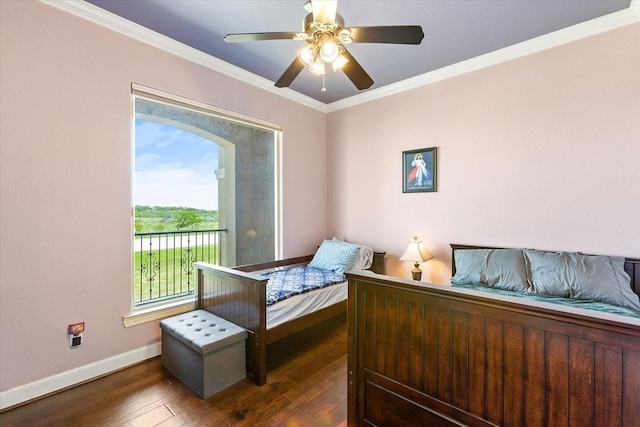 bedroom featuring ceiling fan, dark hardwood / wood-style floors, and crown molding