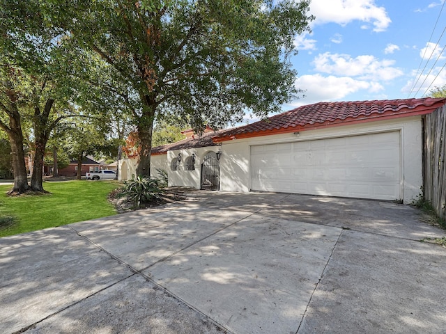 view of front of home with a front lawn