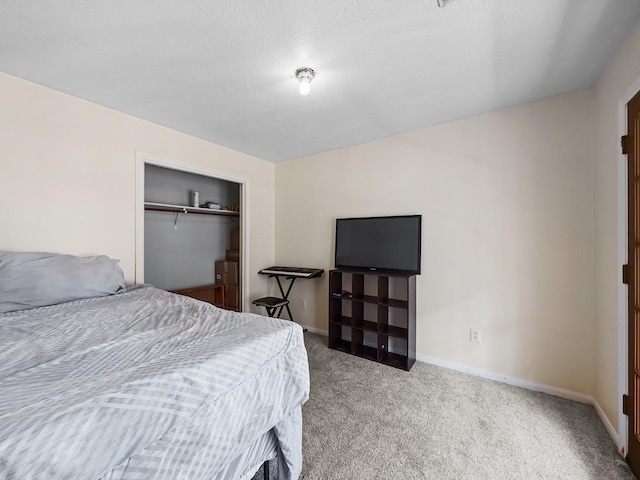 bedroom featuring carpet floors and a closet