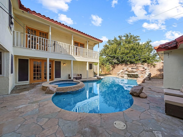 view of pool with an in ground hot tub and a patio area