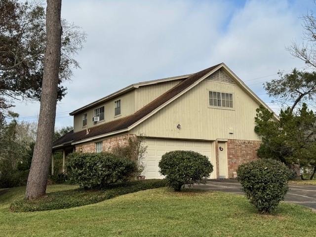 view of front facade with a front yard and a garage