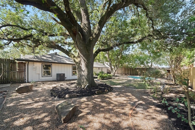 view of yard featuring central AC unit