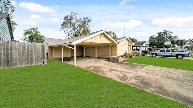 view of front facade featuring a carport and a front yard