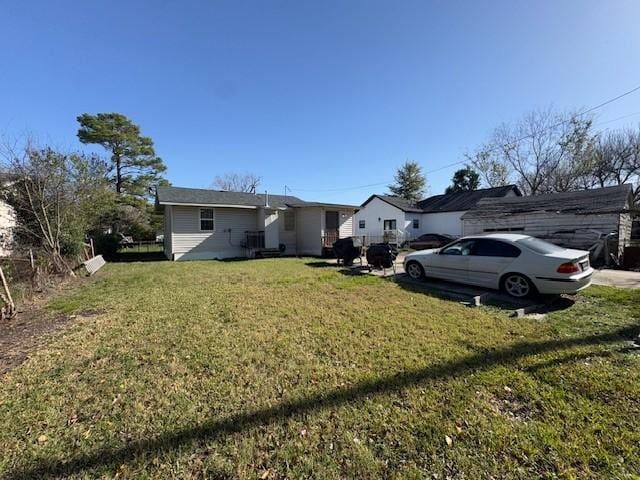 view of front of house with a front lawn