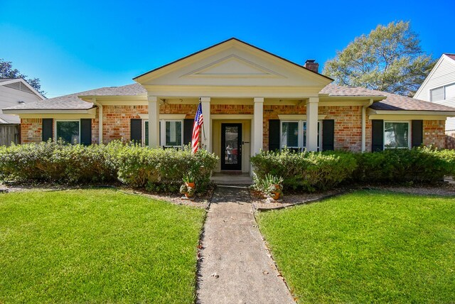 view of front of property with a front lawn