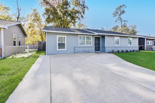 ranch-style home with a front yard