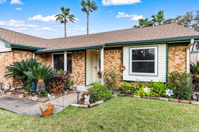 single story home featuring a front lawn