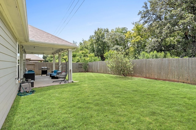 view of yard featuring a patio area