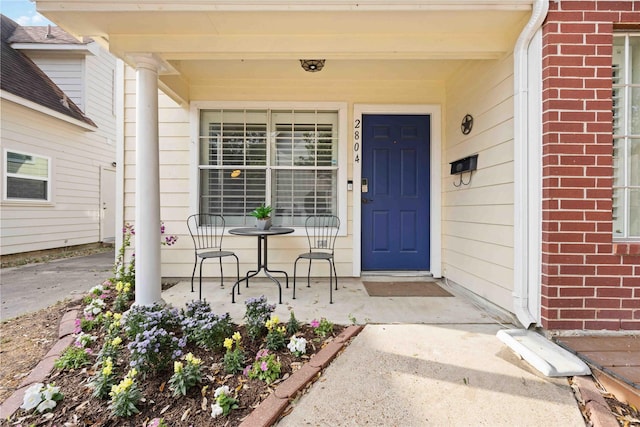 entrance to property featuring covered porch