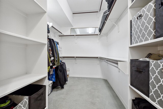 1630 Dennis St, Houston, TX 77004 - walk in closet featuring carpet