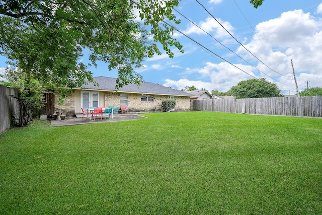 view of yard featuring a patio