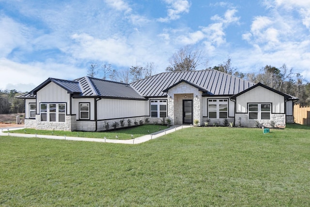 modern farmhouse style home featuring a front yard