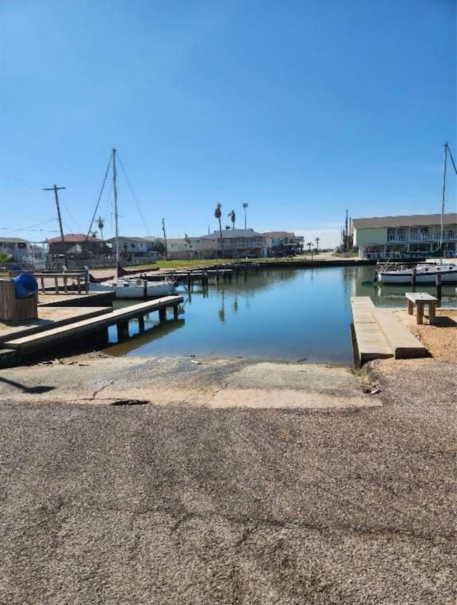 Listing photo 2 for BOATSLIP54 Basin Dr, Jamaica Beach TX 77554